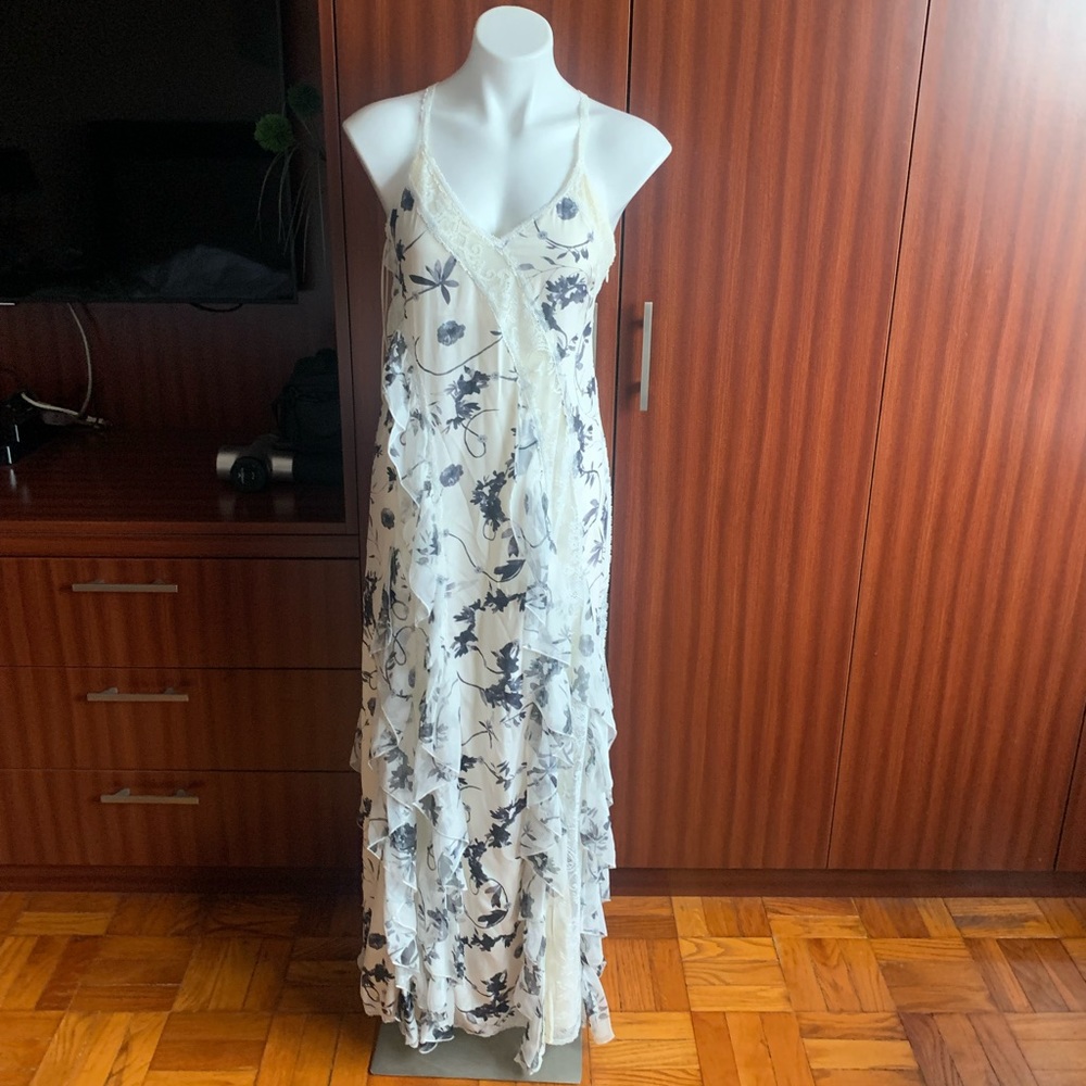 ALICE + OLIVIA 100% Silk Dress with white Lace.Size 6... Retail $ 379